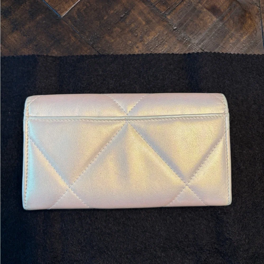 Chanel 19 Flap Wallet